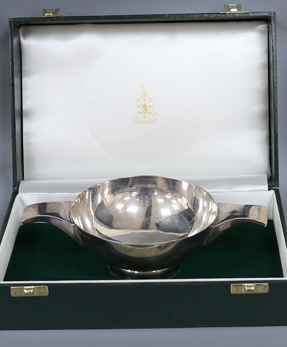 A cased modern silver quaich, by J.B. Chatterley & Sons Ltd, Birmingham, 1992, 20.6cm over handles, in fitted Gallagher box, 9oz.